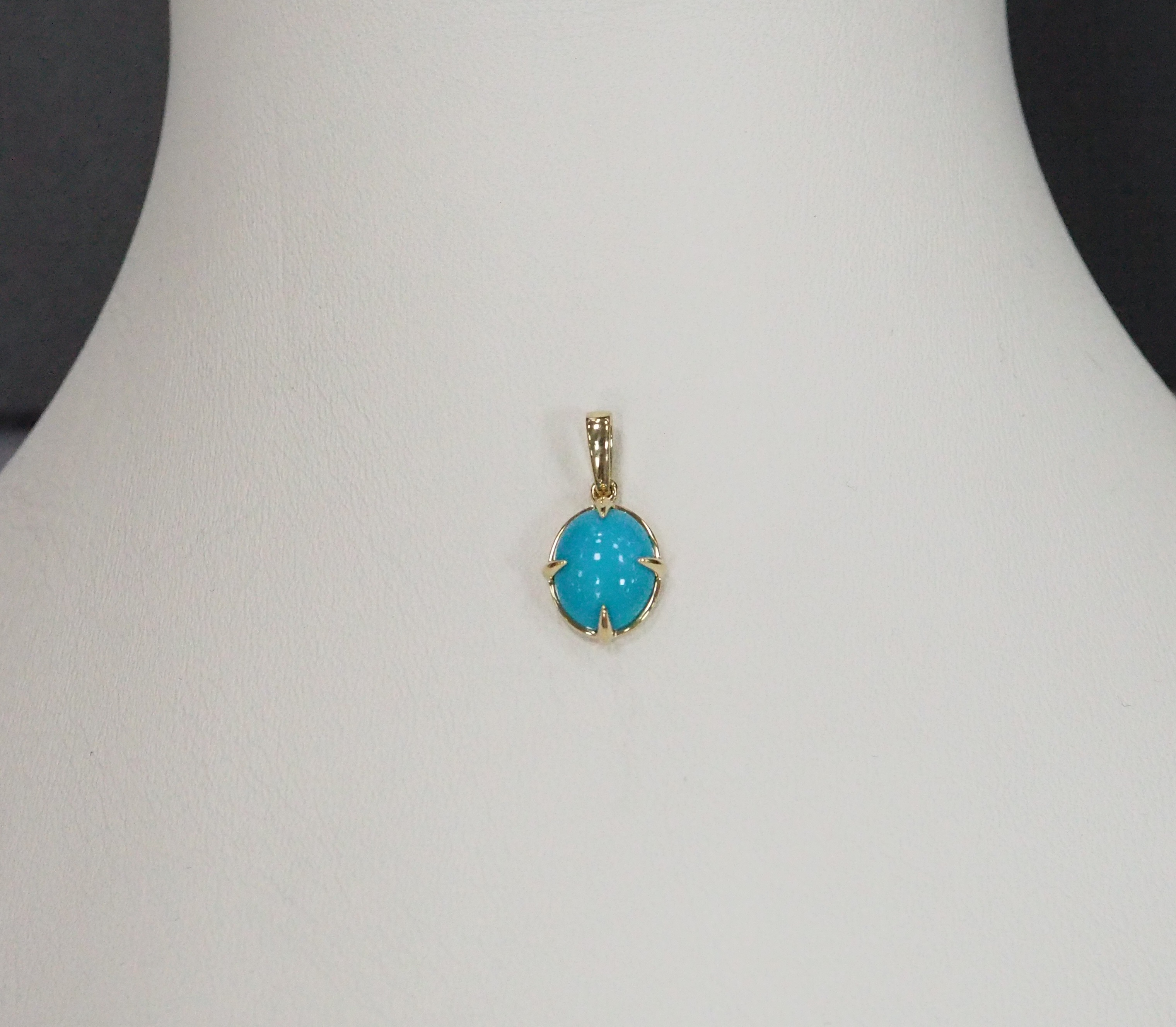 Подвеска из желтого золота с бирюзой